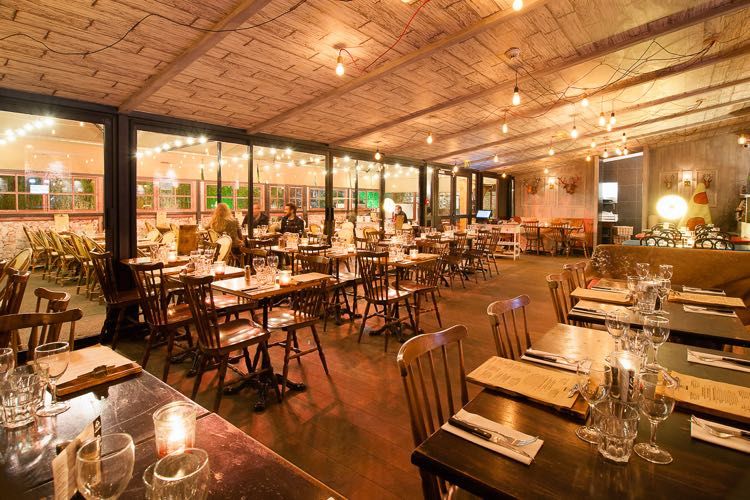 Un chalet montagnard caché en plein Paris