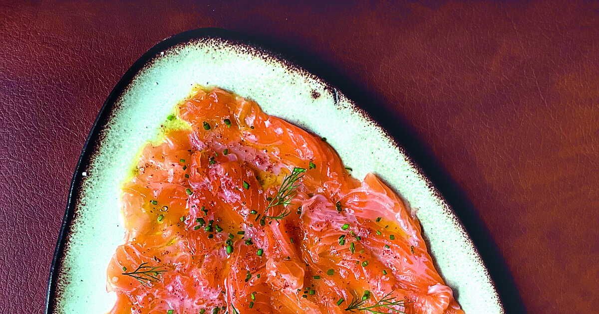 Découvrez le carpaccio de saumon aux baies roses pour un repas de Noël mémorable