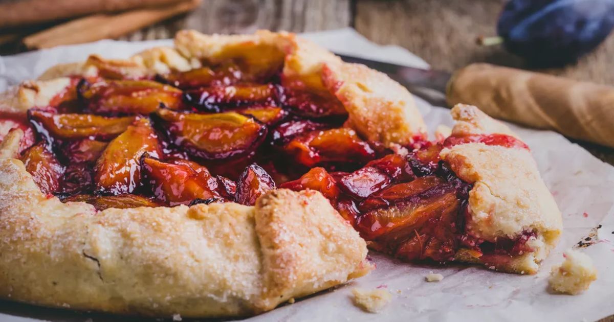 Une tarte aux prunes éclatante pour un goûter savoureux