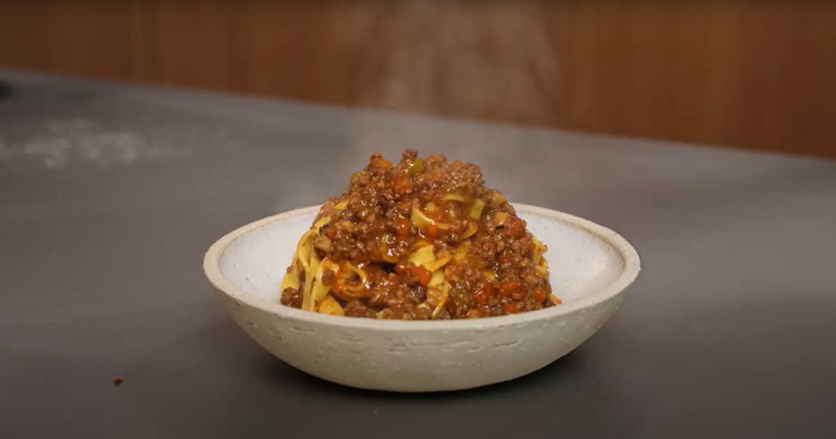 Redécouvrir la sauce bolognaise : la recette authentique d'un chef
