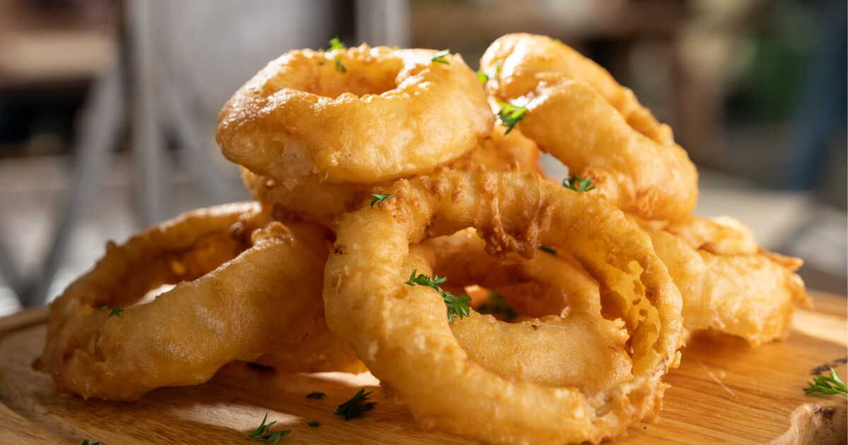 Découvrez la recette parfaite d'onion rings croustillants pour vos apéros