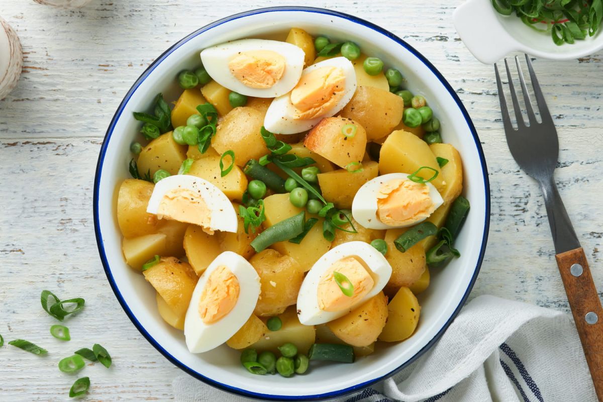 découvrez la technique astucieuse des œufs durs sans écale