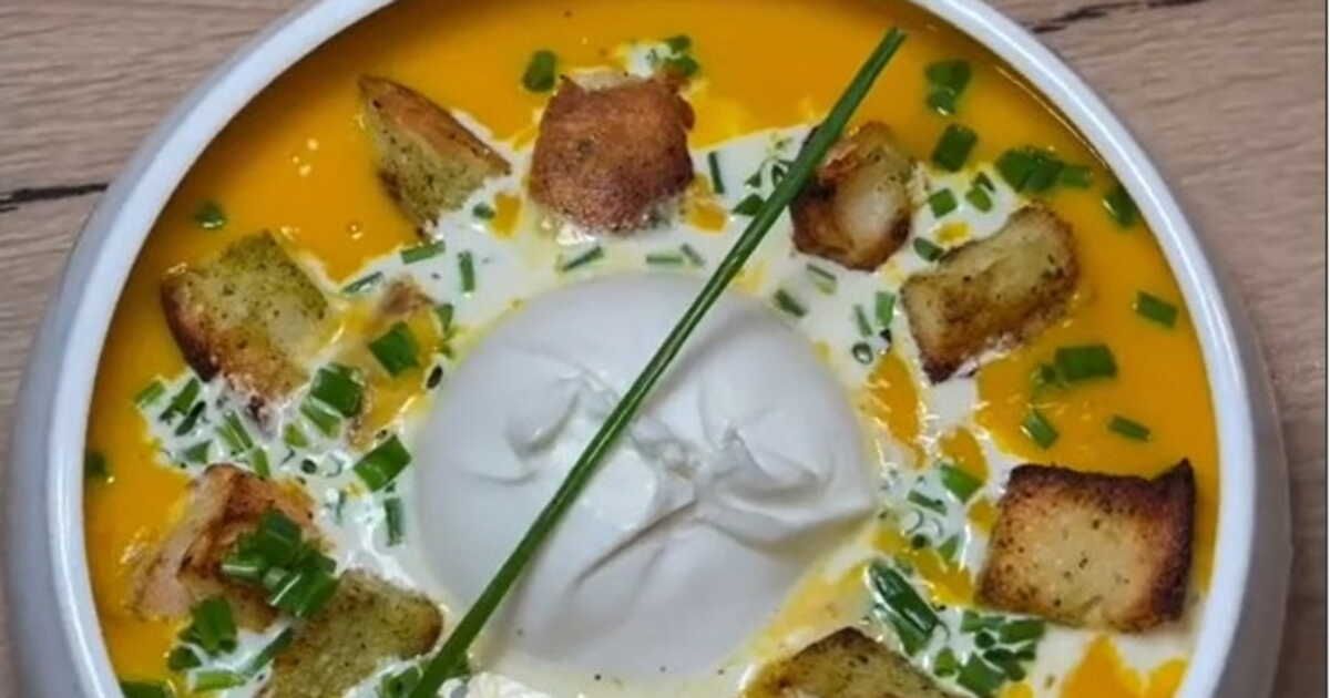 Un velouté de potimarron et burrata crémeuse pour réchauffer vos soirées d'hiver