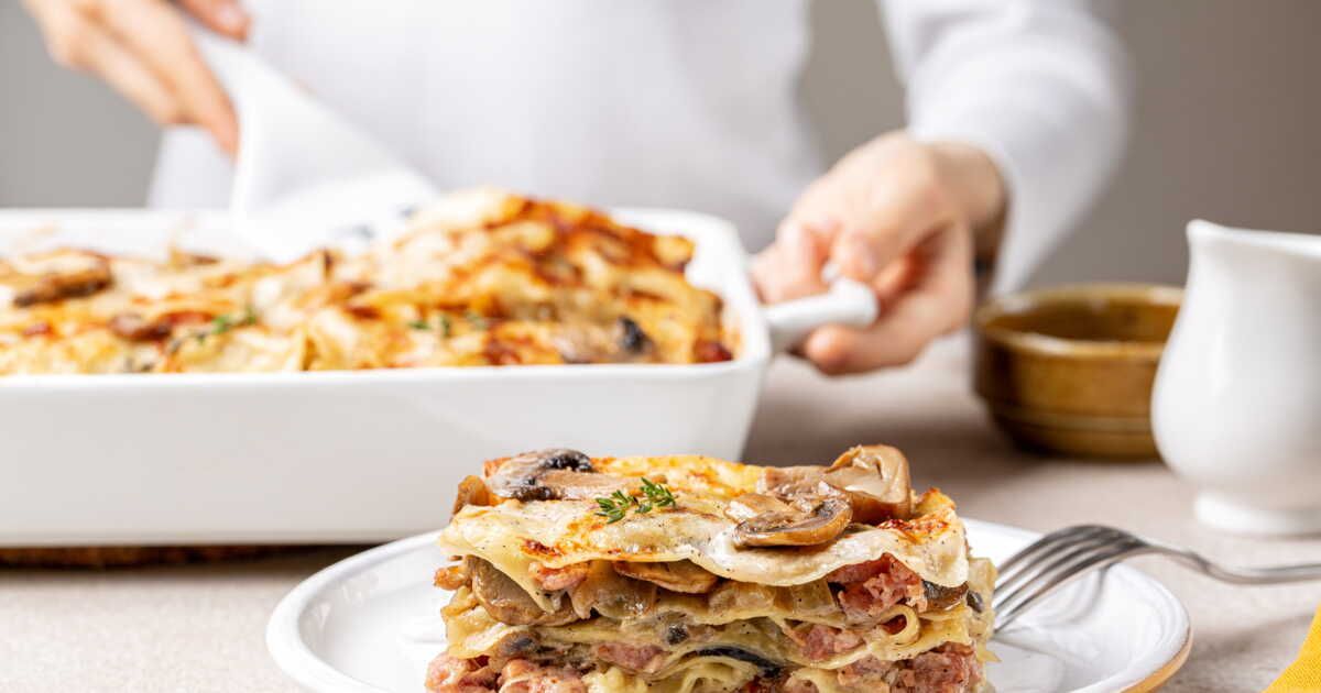 Découvrez une recette de lasagnes à la saucisse qui va vous surprendre