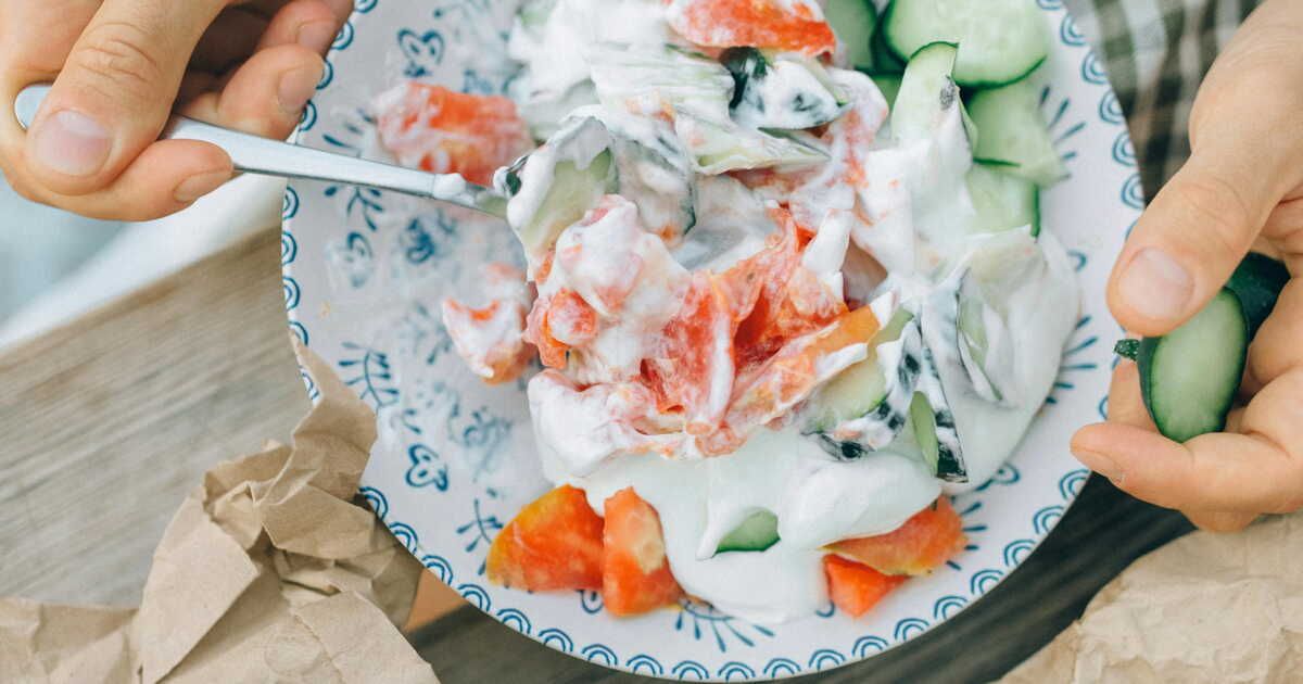 Salade estivale au concombre et saumon : la recette légère parfaite pour l'été