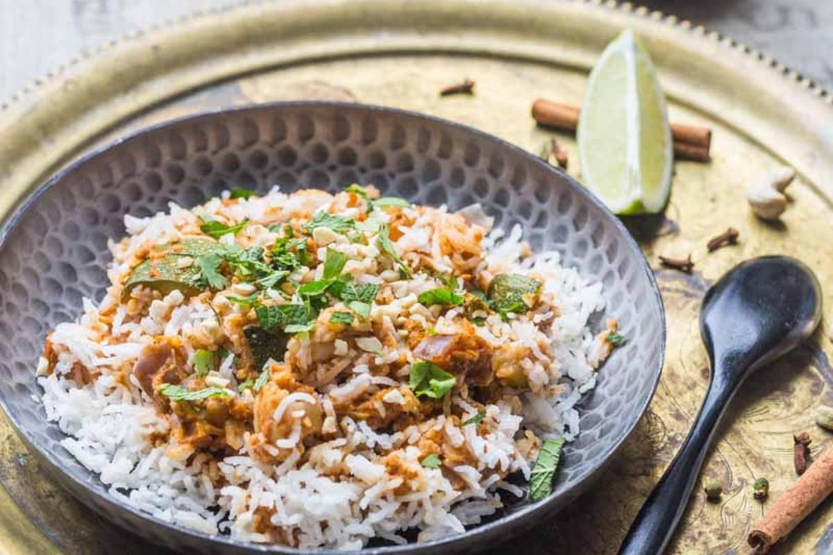 plongez dans les saveurs d'un biryani aux légumes riche en épices