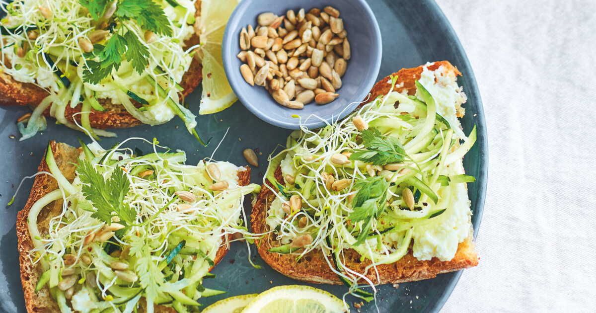 Tartines veggie aux courgettes crues