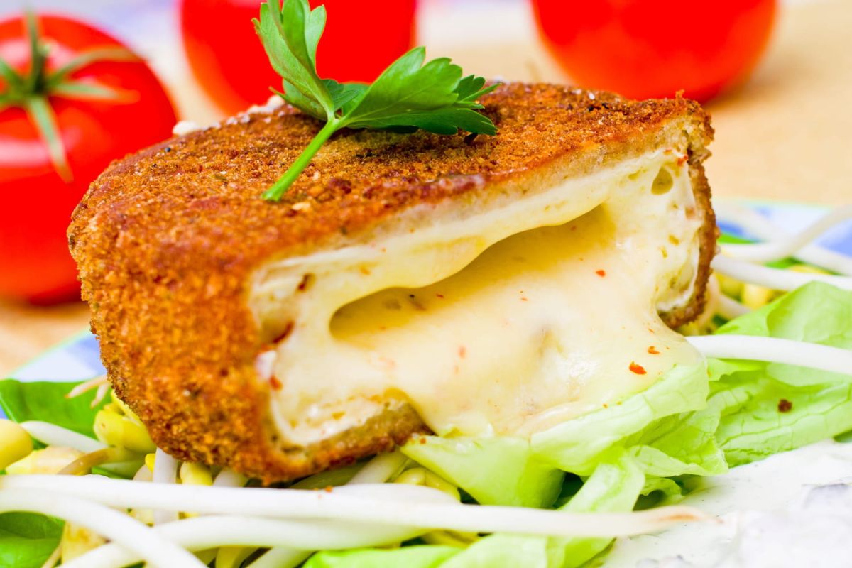 Un fromage pané qui rivalise avec le camembert rôti