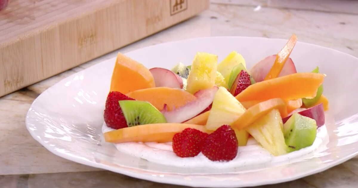 Savourez l'été avec le carpaccio de fruits aux herbes de Cyril Lignac