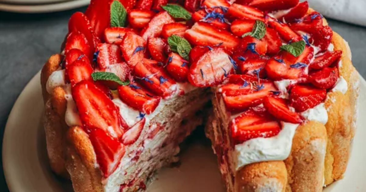 La charlotte aux fraises, un classique intemporel pour le goûter