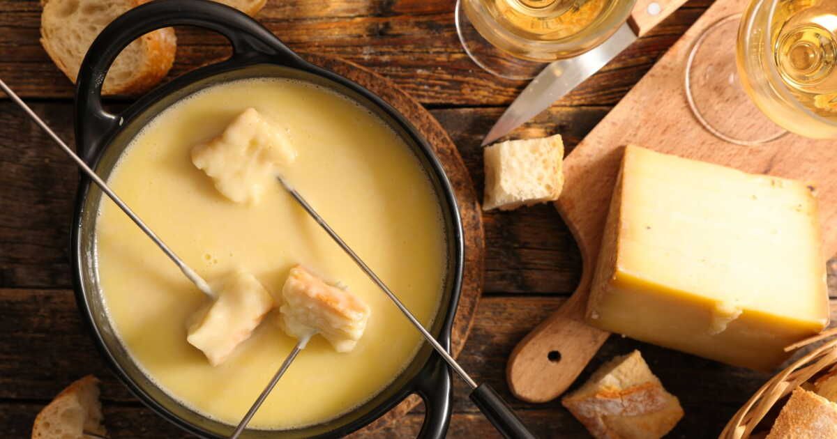 La fondue savoyarde : un délice montagnard à partager