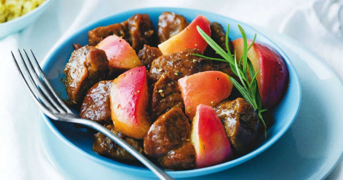 un voyage culinaire : tajine d'agneau aux pêches, entre tradition et créativité