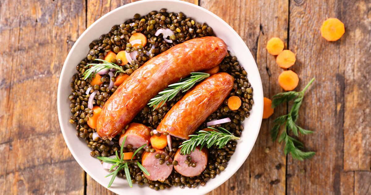 Transformez vos boîtes de conserve en un petit salé aux lentilles savoureux