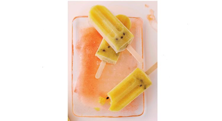 Un dessert glacé aux saveurs exotiques : esquimaux passionnément fruités