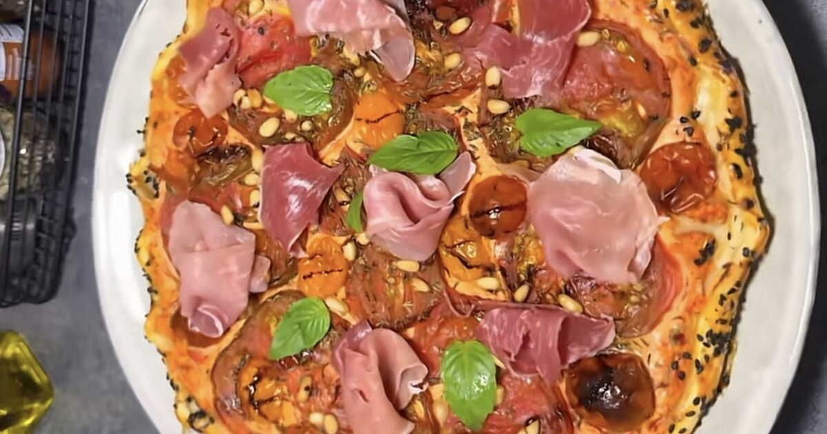 Découvrez la tarte à la tomate, crème ricotta et poivron pour un été savoureux