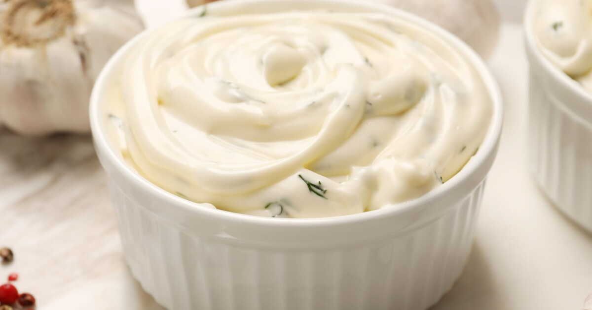 Dégustez la sauce césar selon la recette authentique