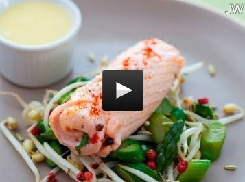 la délicatesse des paupiettes de saumon aux asperges et beurre blanc