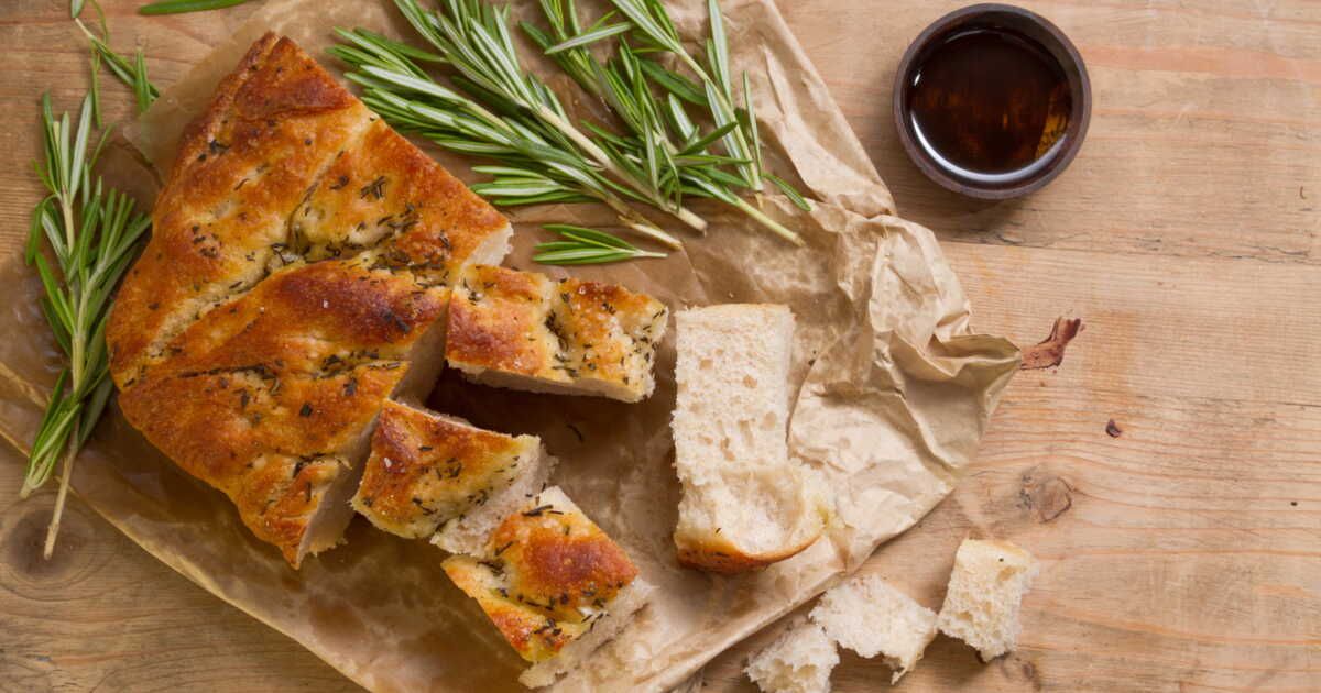 Réveillez vos apéros avec une focaccia maison : simple et délicieuse !