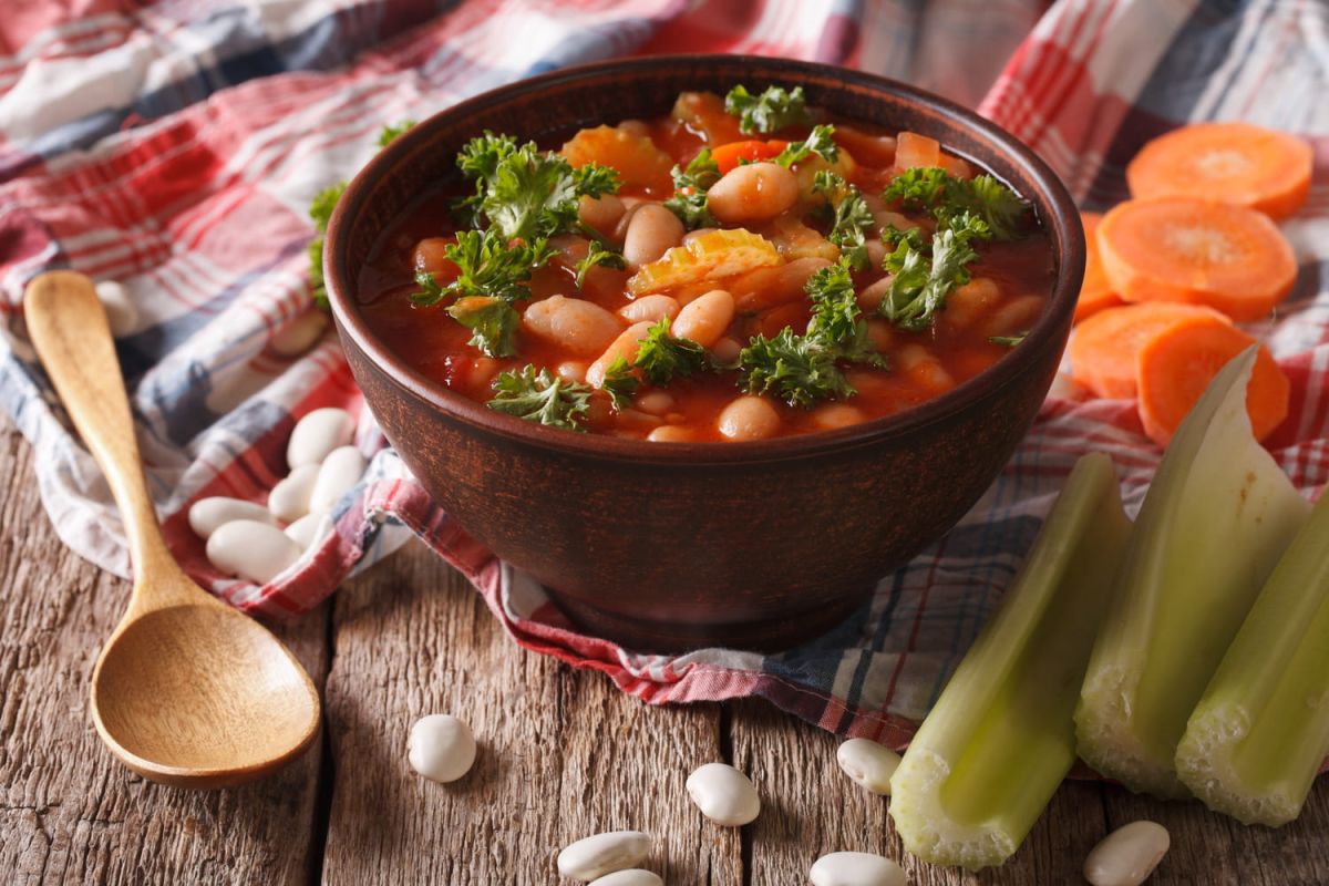 Cyril Lignac revisite le minestrone avec des saveurs d'automne