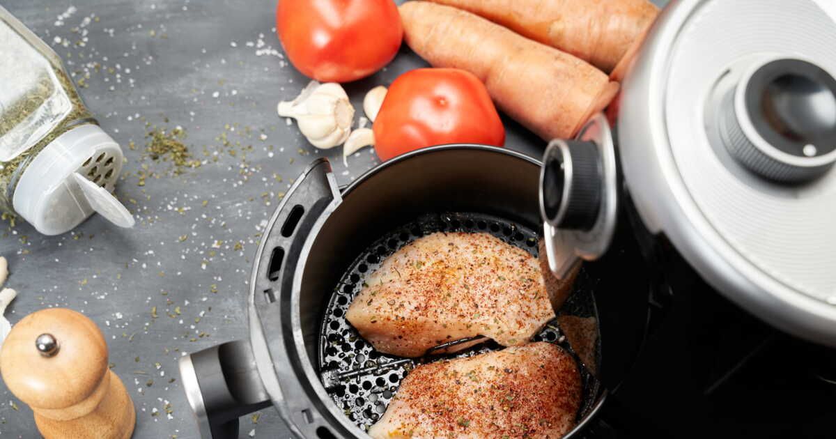 Décongeler du poulet à l'air fryer : la méthode rapide