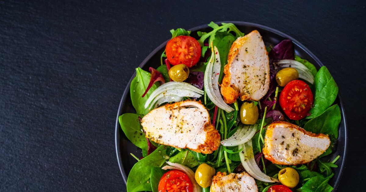 La salade César revisitée par Julie Andrieu : un délice à savourer