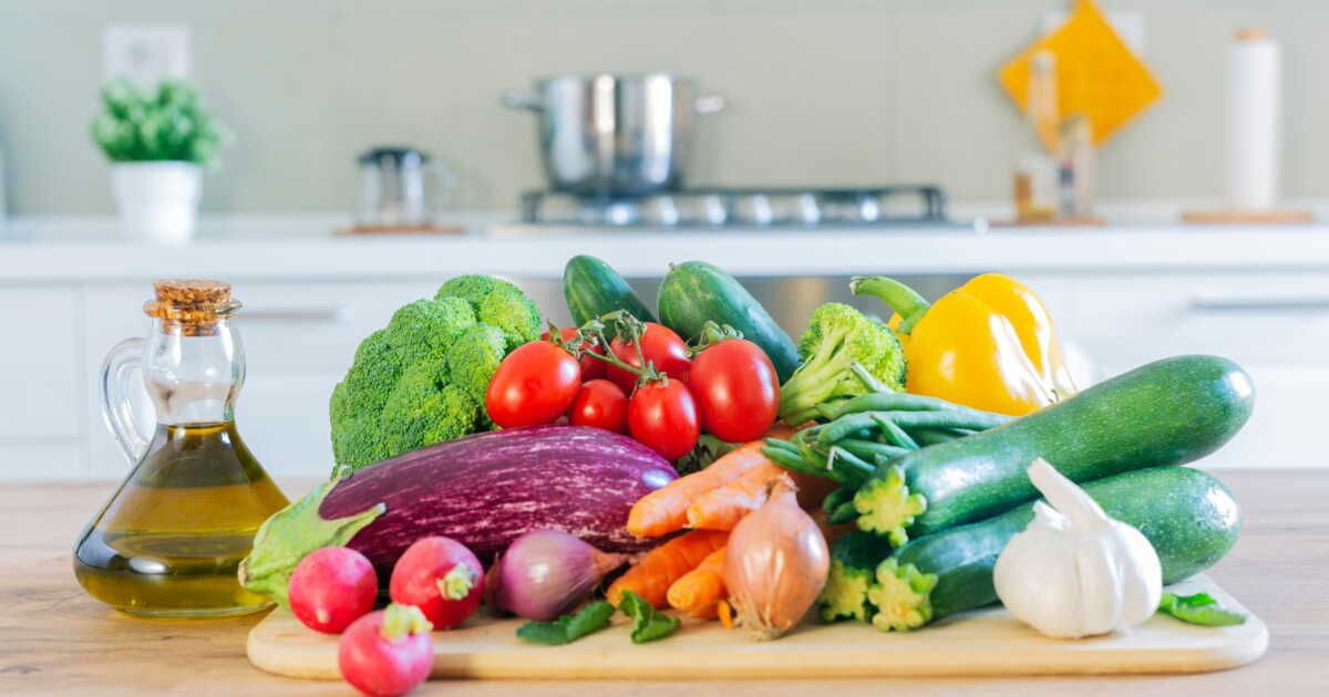 Légumes : pourquoi éplucher serait une erreur selon une nutritionniste