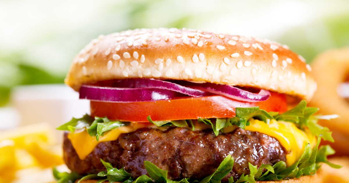 Julie Andrieu dévoile sa recette de hamburger maison pour un repas familial inoubliable